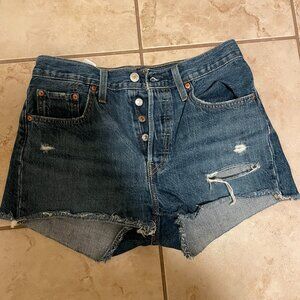 Levis 501 shorts Size 28